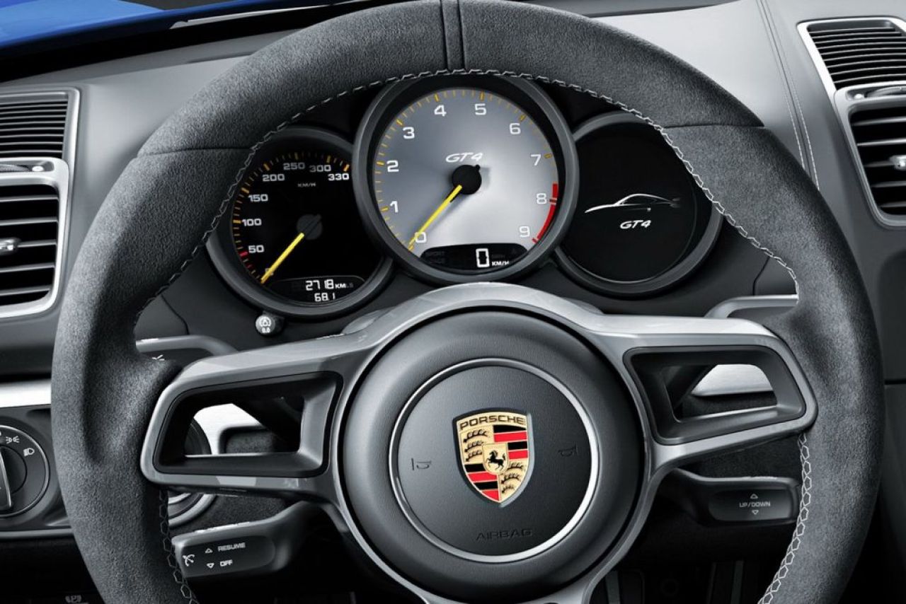 FOTO O noua bijuterie de la Porsche! Are 380 de cai si consuma doar 10 l/100km! Uite cum arata_5