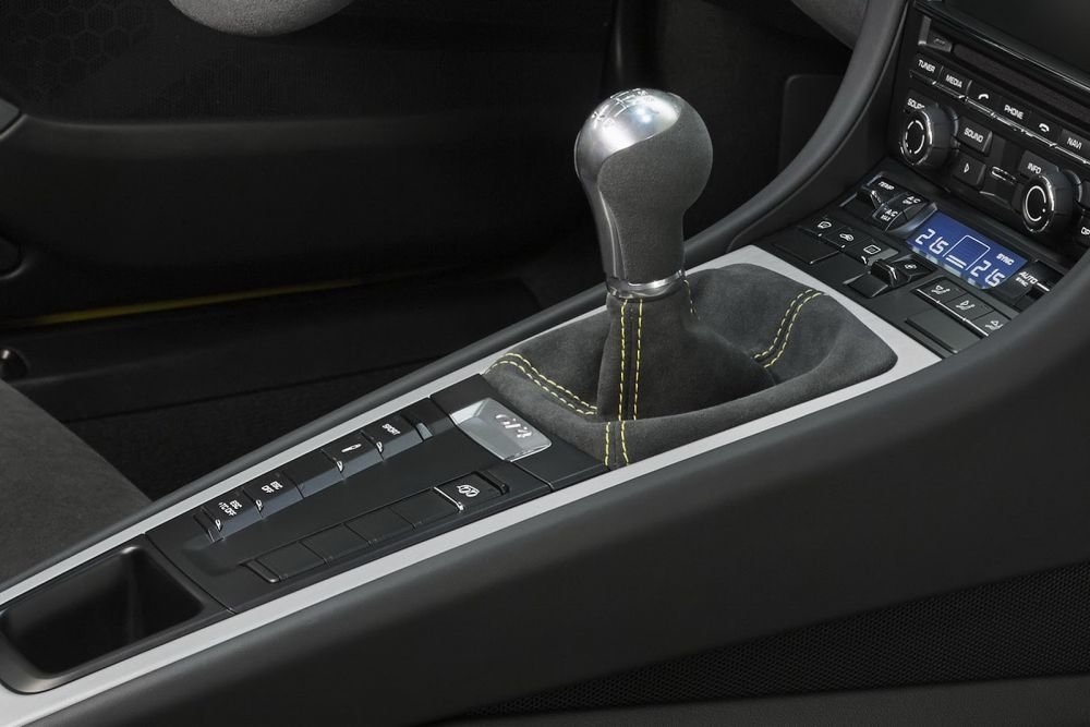 FOTO O noua bijuterie de la Porsche! Are 380 de cai si consuma doar 10 l/100km! Uite cum arata_7