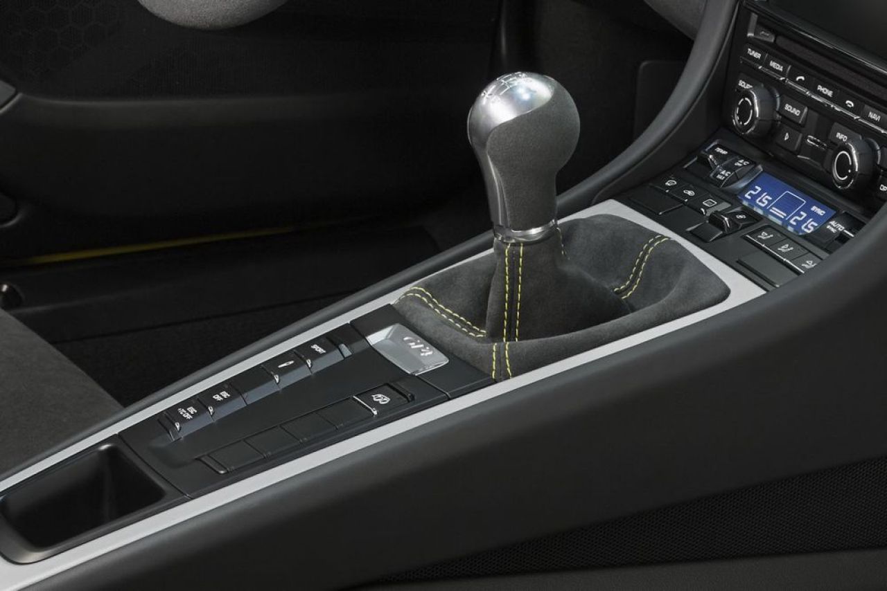 FOTO O noua bijuterie de la Porsche! Are 380 de cai si consuma doar 10 l/100km! Uite cum arata_7