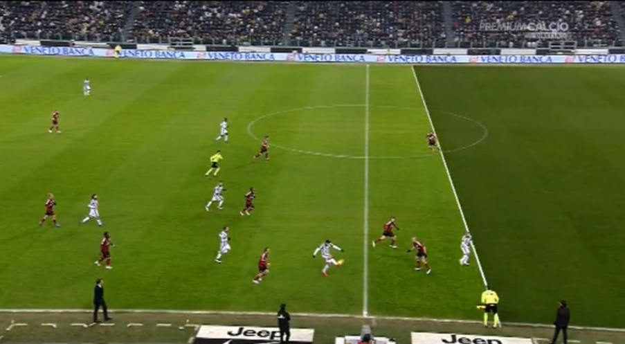 FOTO Voua vi se par paralele aceste linii? Milan ACUZA televiziunea din Italia ca a TRUCAT reluarea de la golul lui Tevez!&nbsp;
