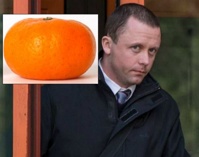 Moment incredibil la un meci din Anglia! S-a enervat si a aruncat cu o mandarina in suporterii lui Fulham! Ce s-a intamplat apoi