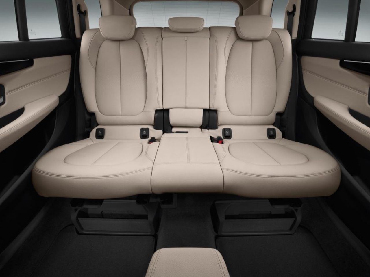FOTO S-a lansat primul BMW cu 7 locuri. Surpriza pregatita de nemti pentru familisti _13