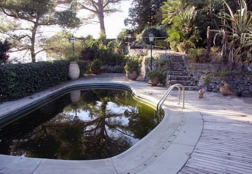 25 mil euro pentru o VILA BANTUITA in care au murit 3 oameni. Cum arata casa de lux in care Eto'o se va muta in Italia. FOTO_6