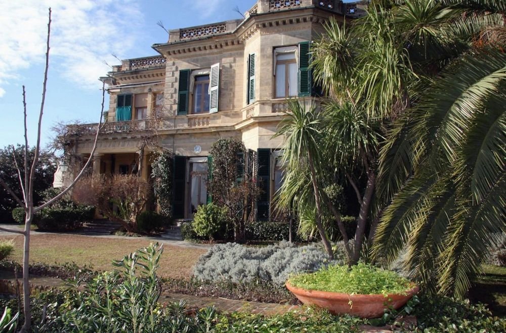 25 mil euro pentru o VILA BANTUITA in care au murit 3 oameni. Cum arata casa de lux in care Eto'o se va muta in Italia. FOTO_7