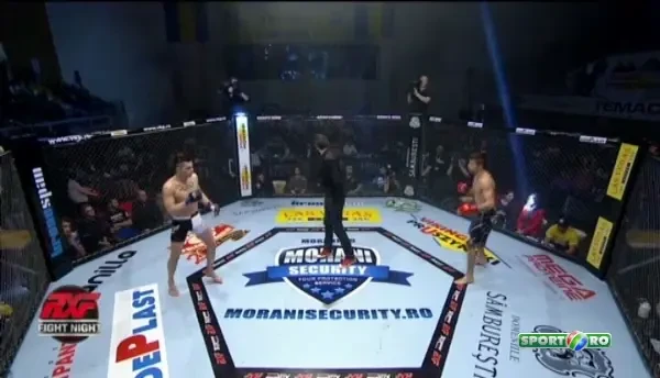 Adrian Sturzu il invinge in prima repriza pe Alexandru Popescu, in gala RXF FIGHT NIGHT de la Brasov