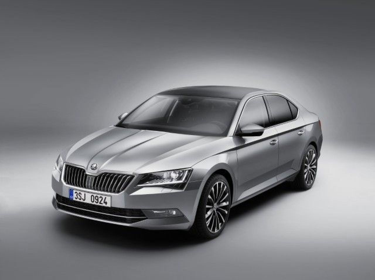 FOTO Primele imagini cu unul dintre cele mai asteptate modele ale anului! Cum arata noua Skoda Superb_2