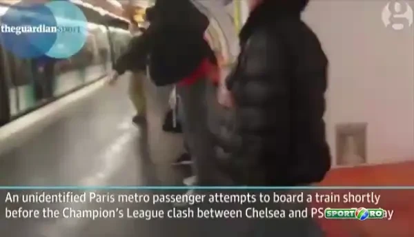 SCENE SOCANTE la metroul din Paris! Fanii lui Chelsea au jignit un barbat de culoare! L-au dat afara din metrou! VIDEO