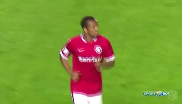 Scene TRISTE langa teren! A cerut schimbarea pentru ca i s-a facut rau! Apoi era sa LESINE! VIDEO