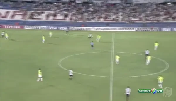 Asa ceva? :)) Cea mai originala bucurie dupa un gol! Marcatorul si-a chemat colegii si i-a facut POPICE! VIDEO