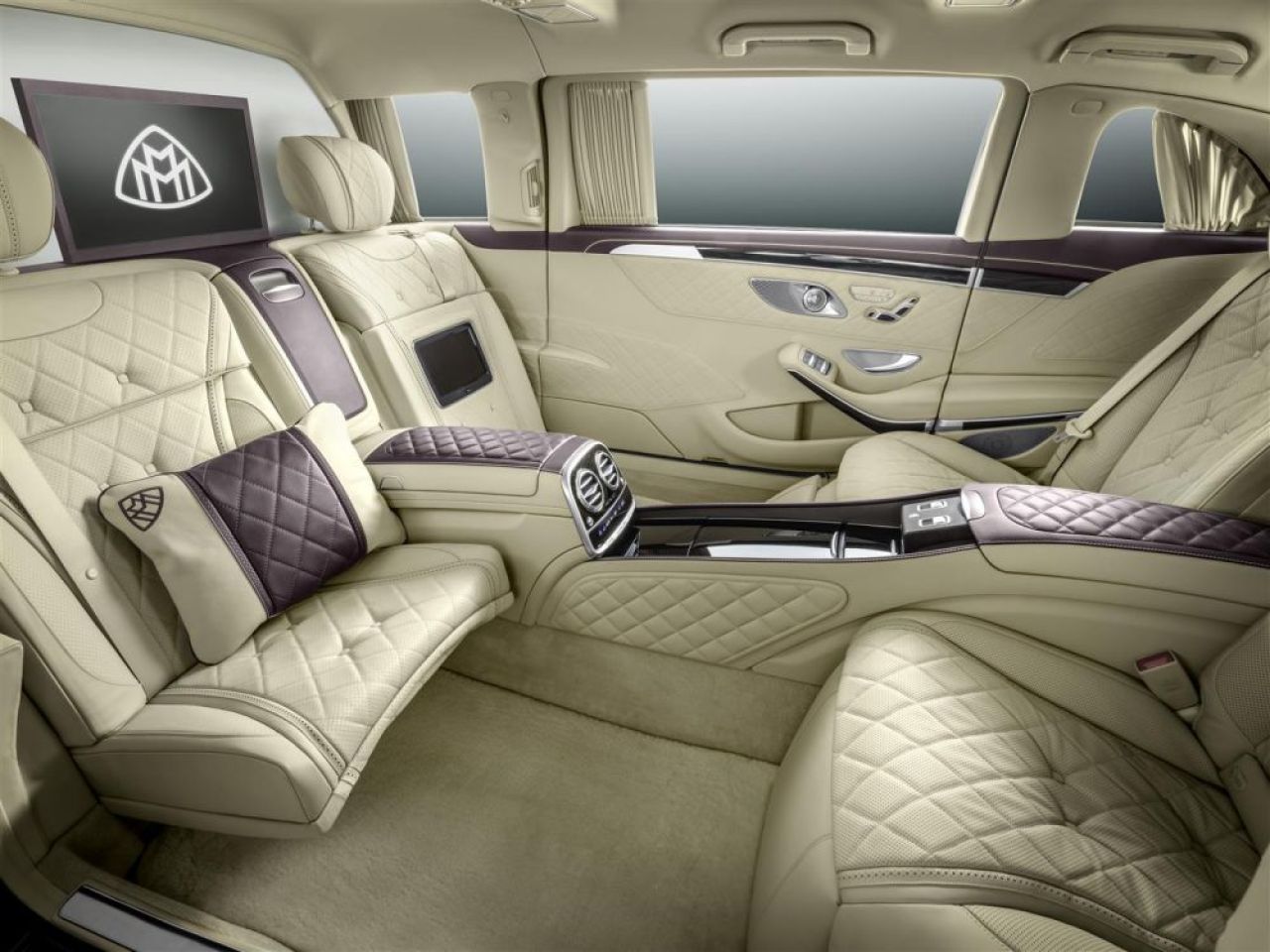 Mercedes a lansat limuzina SUPREMA! Birou, cinema si BLINDATA! Galerie FOTO spectaculoasa_2