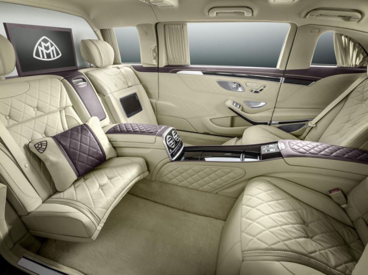 Mercedes a lansat limuzina SUPREMA! Birou, cinema si BLINDATA! Galerie FOTO spectaculoasa_7