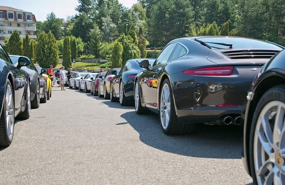 Cum arata cel mai NEBUN accesoriu pentru un Porsche! A dat 500.000 de euro pe masina, dar si-a mai luat ceva! VIDEO
