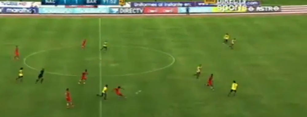 Era minutul 92 cand baiatul asta a tras de la 50 de metri. Continuarea e absolut SENZATIONALA