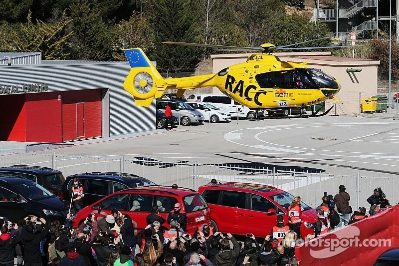 FOTO Accident GRAV pentru Alonso la Barcelona! A fost transportat cu elicopterul la spital: 