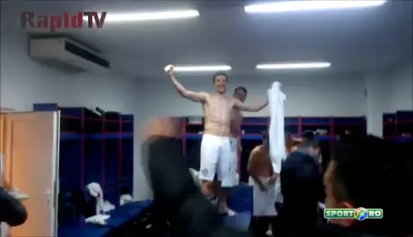NEBUNIA TOTALA a rapidistilor dupa meciul cu Steaua! Cum s-au bucurat chiar in vestiarul din Ghencea dupa victorie! VIDEO