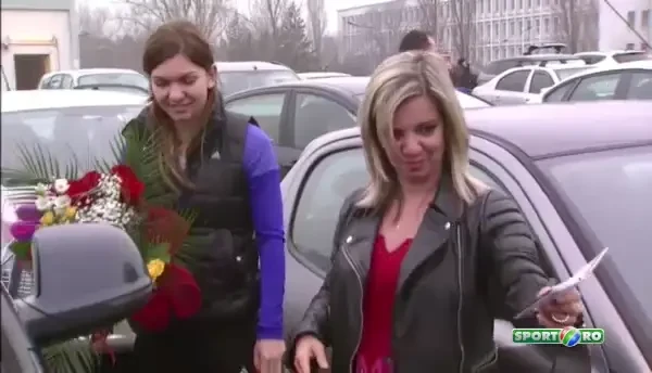 'N-am mai putut sa fac ABSOLUT NIMIC!' Moment SENZATIONAL pentru Halep pe aeroport. Ce i s-a intamplat