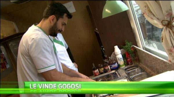 Handbalistul roman care vinde gogosi! Ce surpriza le-a pregatit colegilor de Dragobete. VIDEO