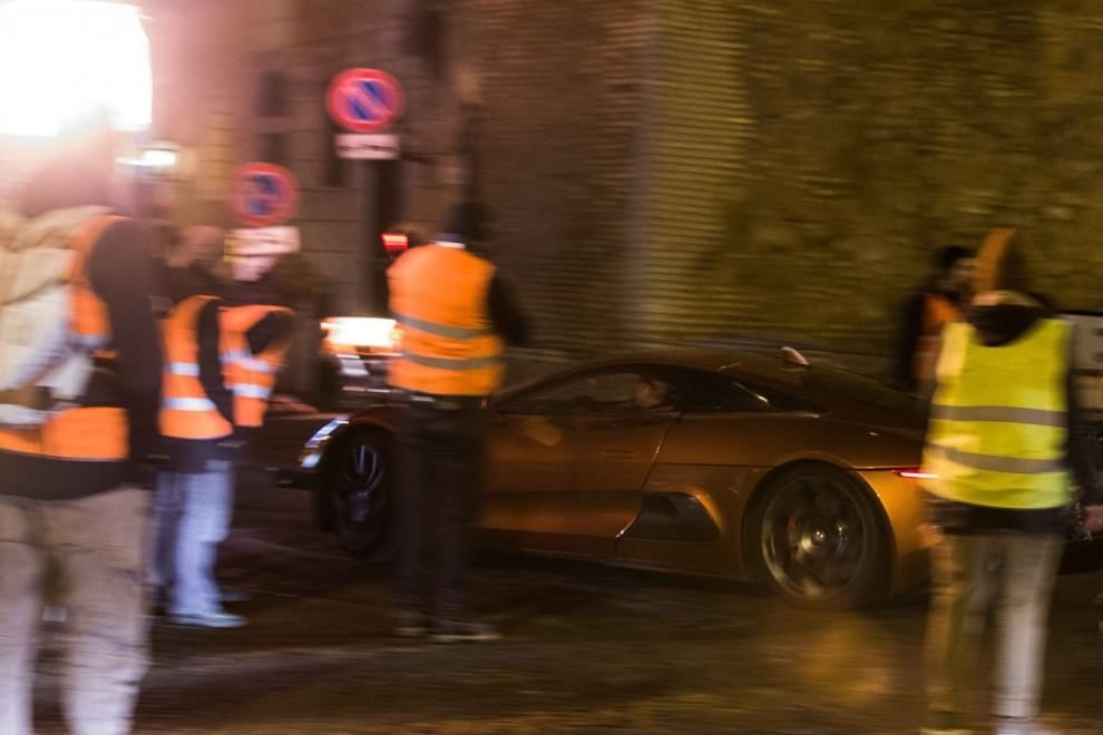 FOTO Bond si-a gasit rivalul: gropile din Roma! Actorul Daniel Craig, accidentat in timpul filmarilor pentru noul 007!_3
