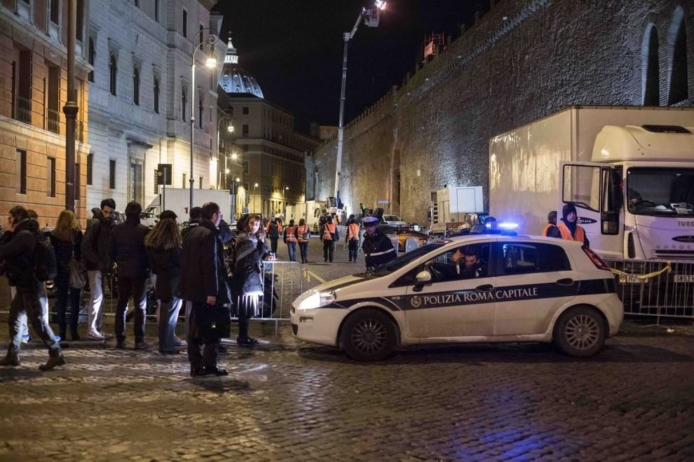 FOTO Bond si-a gasit rivalul: gropile din Roma! Actorul Daniel Craig, accidentat in timpul filmarilor pentru noul 007!_8