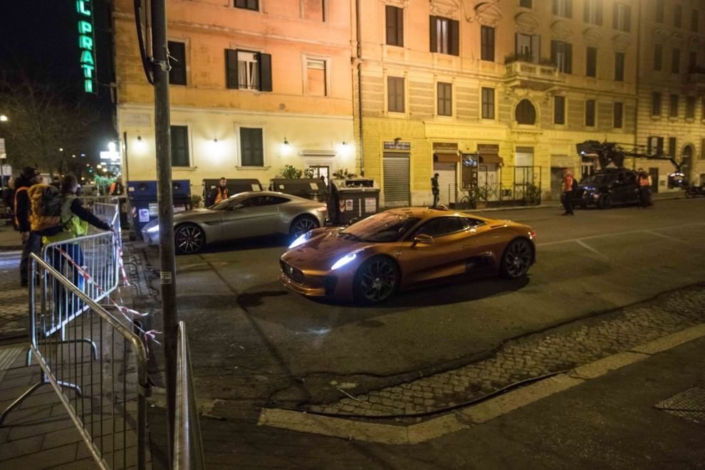 FOTO Bond si-a gasit rivalul: gropile din Roma! Actorul Daniel Craig, accidentat in timpul filmarilor pentru noul 007!_11