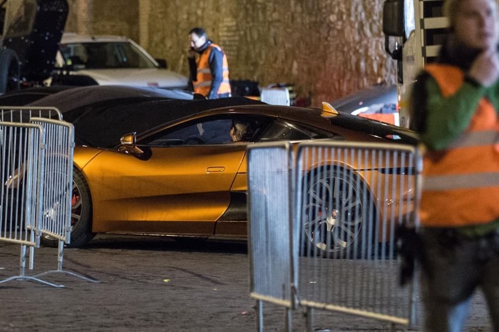 FOTO Bond si-a gasit rivalul: gropile din Roma! Actorul Daniel Craig, accidentat in timpul filmarilor pentru noul 007!_10