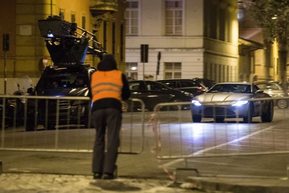 FOTO Bond si-a gasit rivalul: gropile din Roma! Actorul Daniel Craig, accidentat in timpul filmarilor pentru noul 007!_12