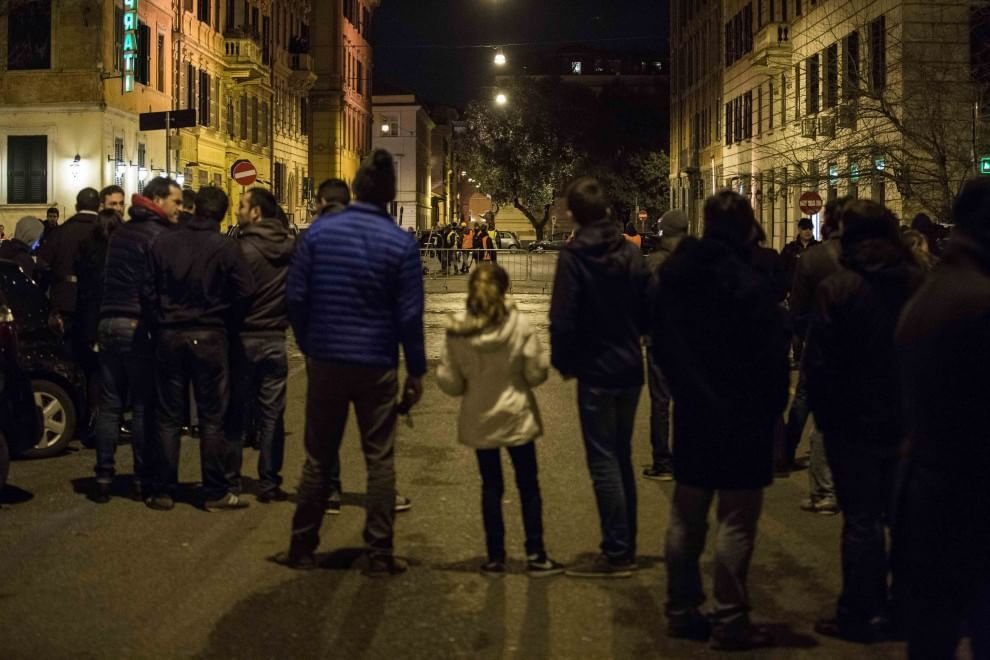 FOTO Bond si-a gasit rivalul: gropile din Roma! Actorul Daniel Craig, accidentat in timpul filmarilor pentru noul 007!_13