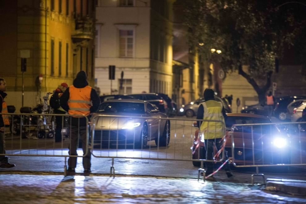 FOTO Bond si-a gasit rivalul: gropile din Roma! Actorul Daniel Craig, accidentat in timpul filmarilor pentru noul 007!_16