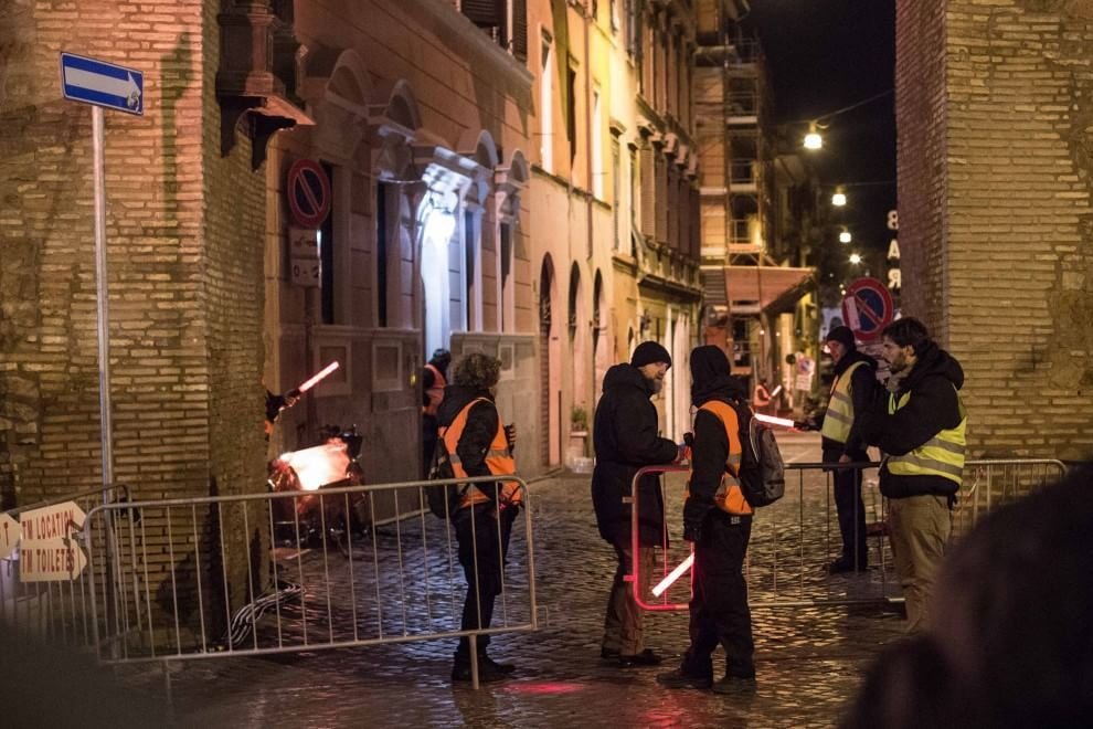 FOTO Bond si-a gasit rivalul: gropile din Roma! Actorul Daniel Craig, accidentat in timpul filmarilor pentru noul 007!_24
