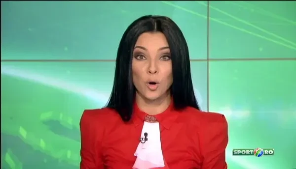 O majoreta din Detroit a reusit o lovitura imposibila. S-a intamplat in pauza unui meci de NBA. VIDEO