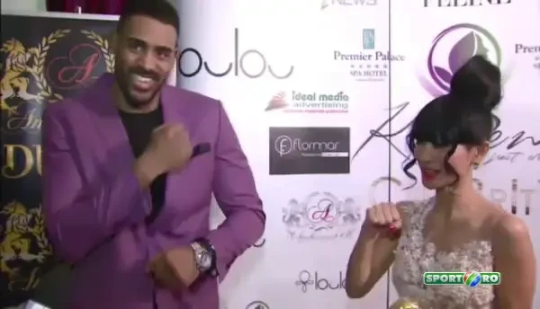 Uuu ce abdomen ai! Andrei Stoica a fost dezbracat de celebra actrita Bai Ling! SUPER VIDEO