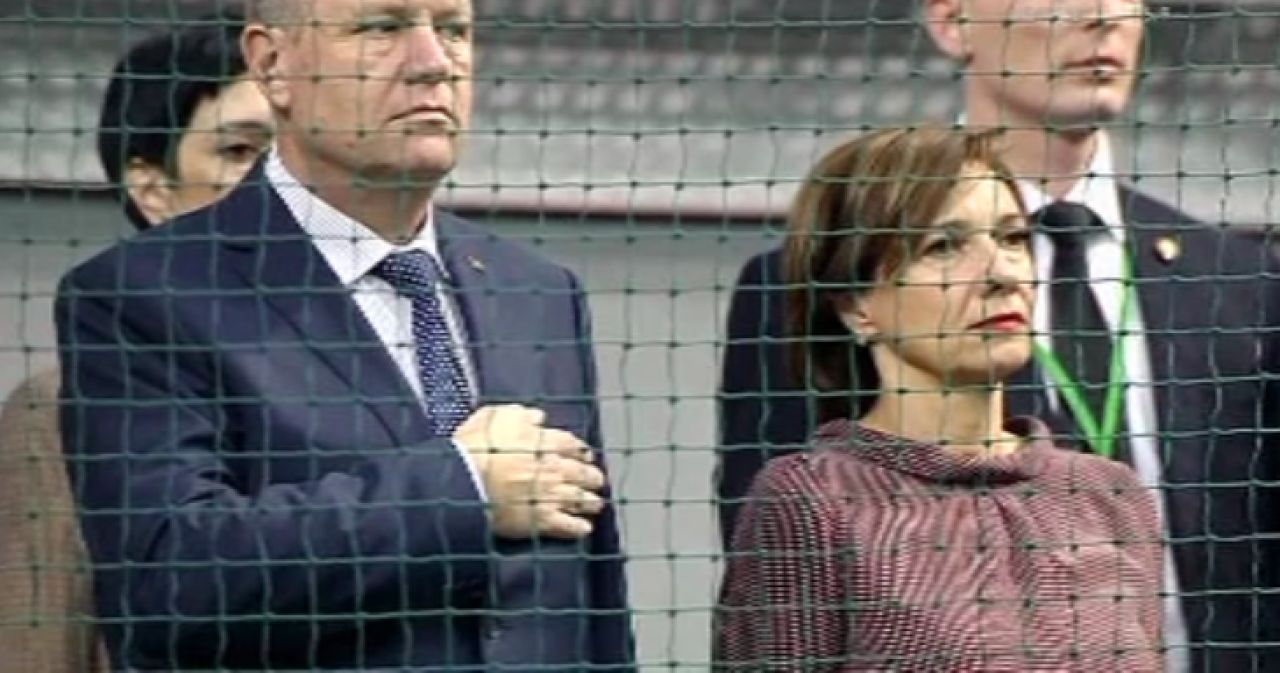 Imagini emotionante cu Klaus Iohannis la Cupa Davis. Cum a fost primit alaturi de Carmen Iohannis de o sala plina. FOTO_2