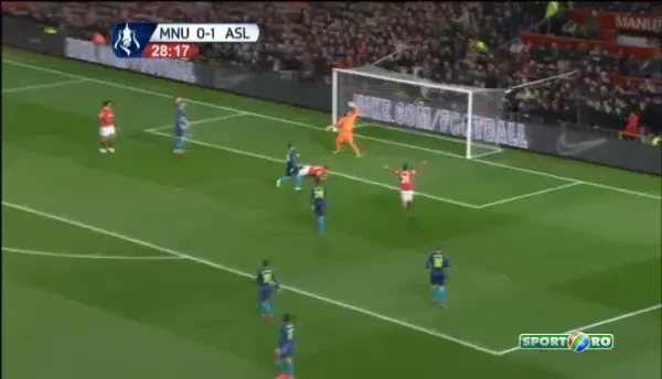MAN. UNITED 1-1 ARSENAL. Di Maria centreaza fantastic, iar Rooney reia din 13 metri cu capul, din plonjon!