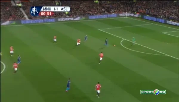 MAN. UNITED 1-2 ARSENAL. Welbeck marcheaza, dupa o gafa uriasa a fundasilor lui United si se bucura pentru gol, desi a ajuns la Londra chiar de pe Old Trafford