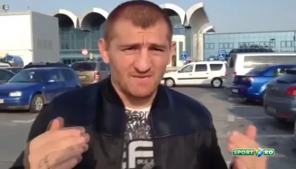 Morosanu a venit NERVOS din jungla! Ce s-a intamplat cu el la Aeroportul din Bucuresti! "Il bat de NU mai stie ce e cu el!" VIDEO