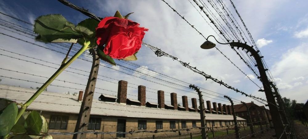 A FUGIT de nazisti si s-a ascuns ani de zile! NOROCUL i-a salvat familia, iar drama l-a ucis cand daduse totul pentru fotbal:_5
