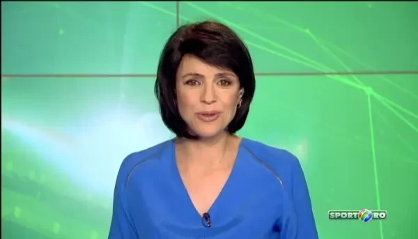 Cea mai nebuna stewardesa din lume! A fost sef de galerie pentru fanii lui Besiktas in drum spre Bruges: VIDEO