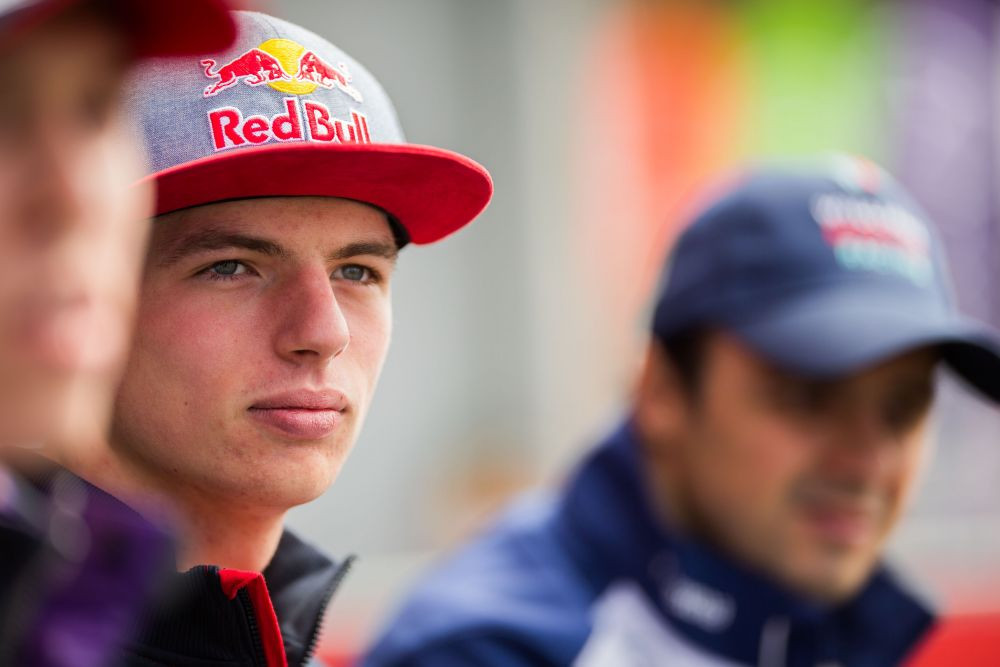 Astazi s-a batut recordul: Max Verstappen, cel mai tanar pilot din istoria F1! In Romania n-ar avea voie sa conduca masina