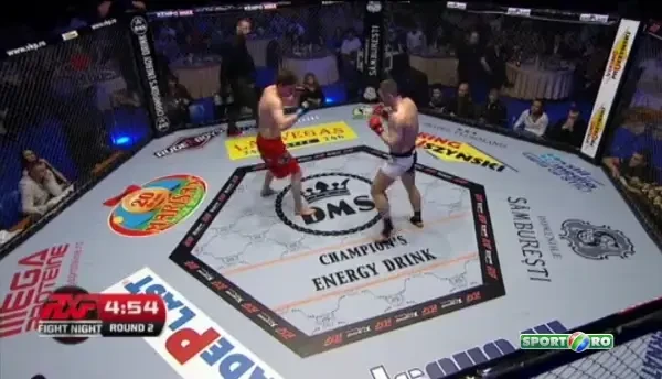 Victorie surpriza a lui Dorin Stan in fata experimentatului Marius Tita! Stan l-a facut TKO pe Tita, care a iesit din cusca cu nasul spart!