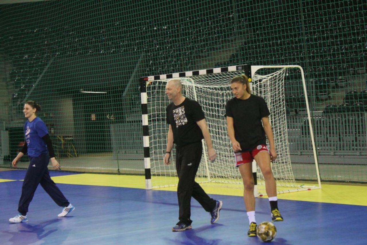 Noul selectioner al nationalei de handbal are planuri mari, dar nu se hazardeaza: