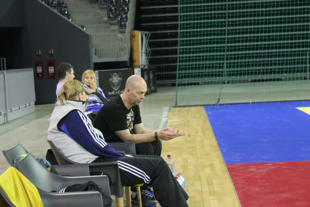 Noul selectioner al nationalei de handbal are planuri mari, dar nu se hazardeaza: