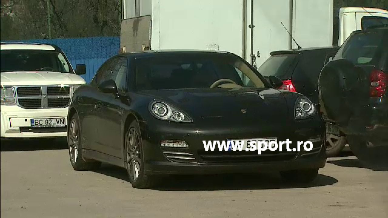 FOTO Cel mai tare din parcarea de la Steaua! Vezi ce LIMUZINA de 100.000 de euro si-a luat Tanase_5