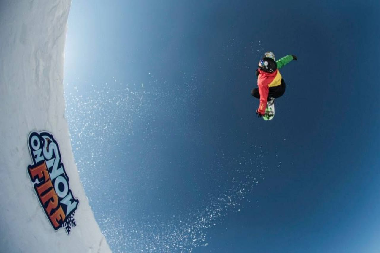 Snow On Fire! Imagini VIDEO de la cea mai importanta competitie de snowboarding slopestyle din Romania (P)_2