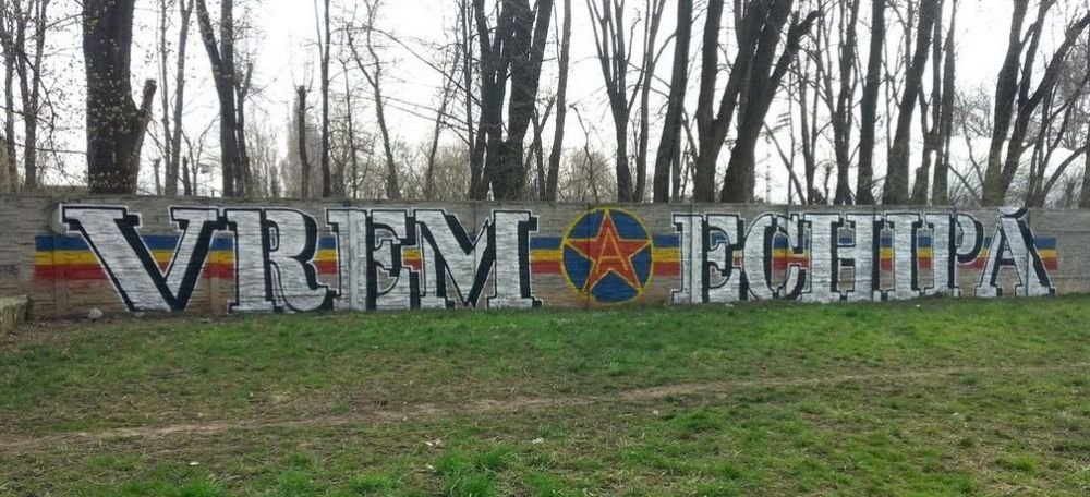 VREM ECHIPA! Mesajul galeriei vopsit pe gardurile din Ghencea. Sunt gata de o mutare radicala