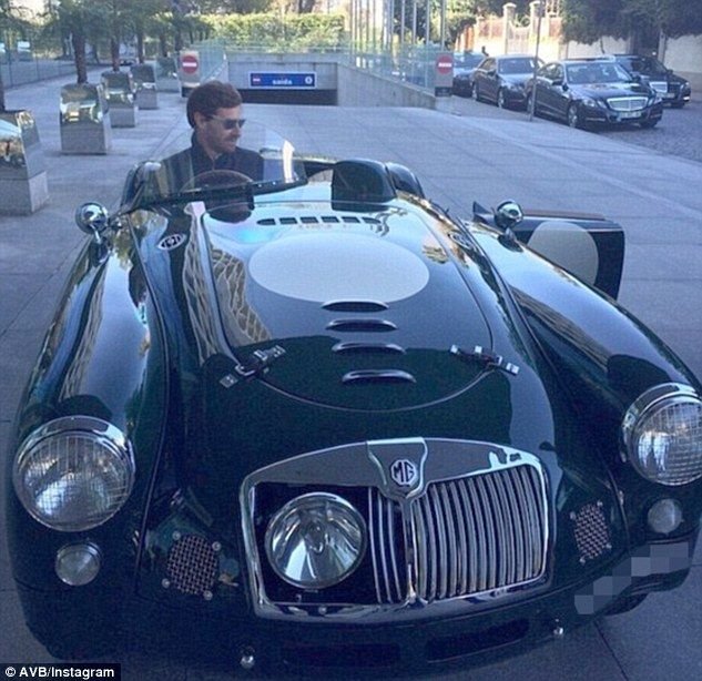 Villas-Boas, ANDRE Villas-Boas :) Cum cheltuie fostul antrenor al lui Chelsea banii castigati! Vezi cu ce masina 