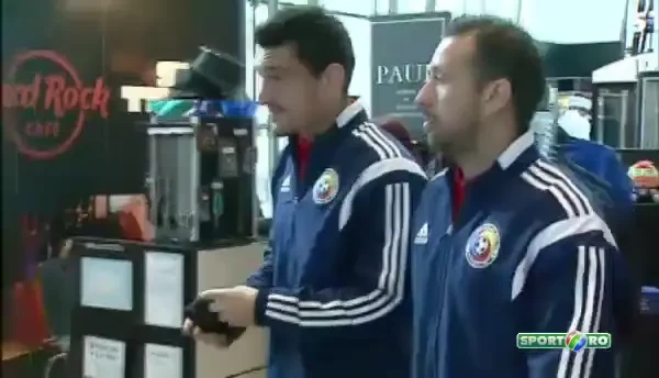 Jucatorii echipei nationale s-au relaxat la Mall inaintea meciului cu Feroe | Keseru si Papp s-au amuzat pe seama lui Sanmartean