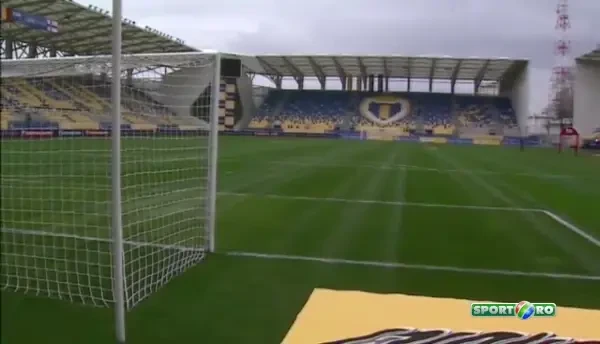Imagini INCREDIBILE de pe stadionul din Ploiesti! Plin de rame, uscat cu buretele si cu ELICOPTERUL! VIDEO