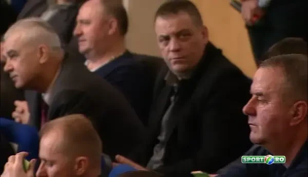Dormiti linistiti! Viitorul fotbalului e pe maini bune. VIDEO FABULOS de la Adunarea Generala FRF! Cum poti sa dormi si sa votezi viitorul fotbalului romanesc in acelasi timp