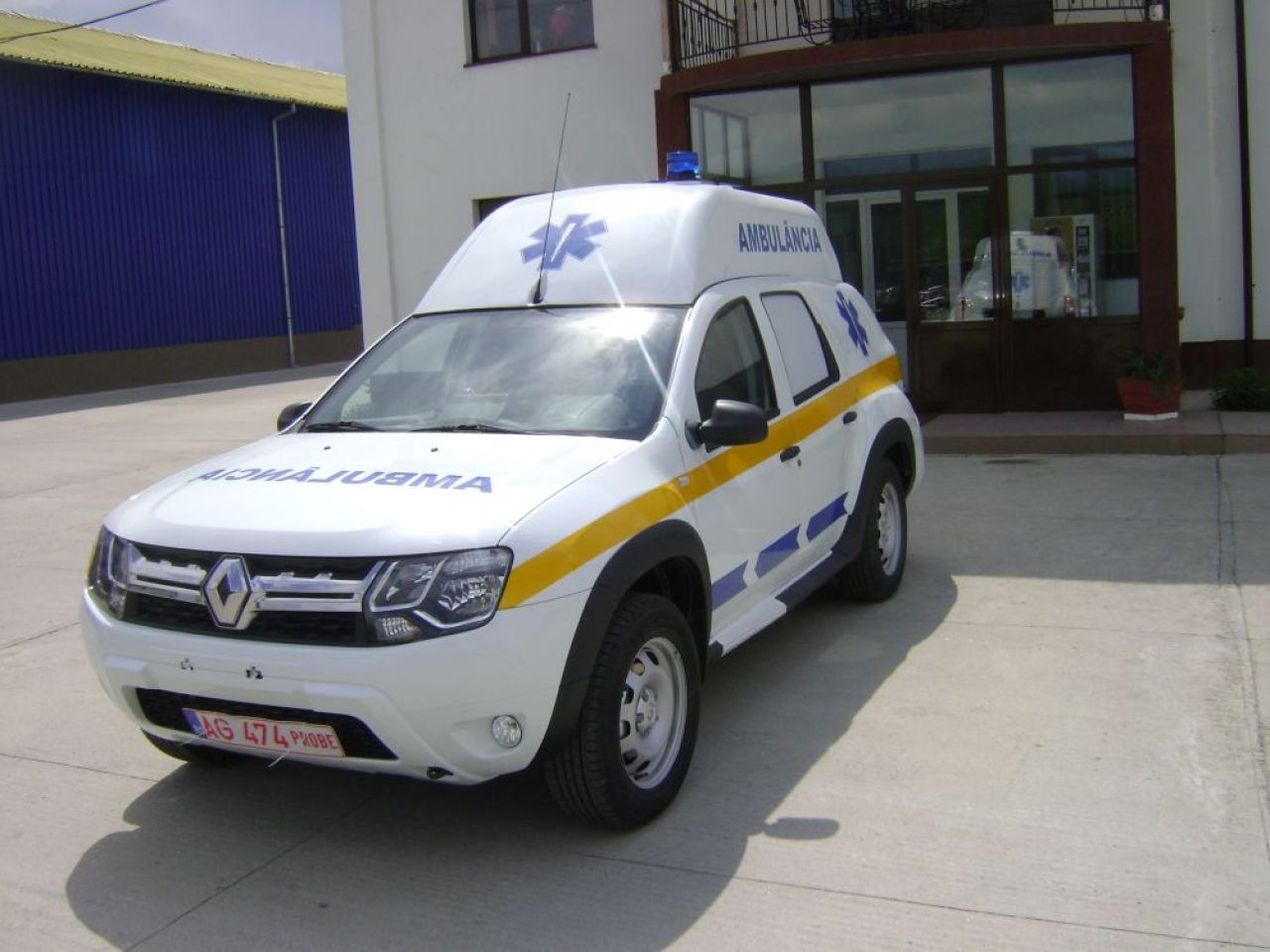 FOTO Asa arata primul Duster AMBULANTA! Primele modele se duc tocmai in Angola! Ce modificari a facut Dacia_1