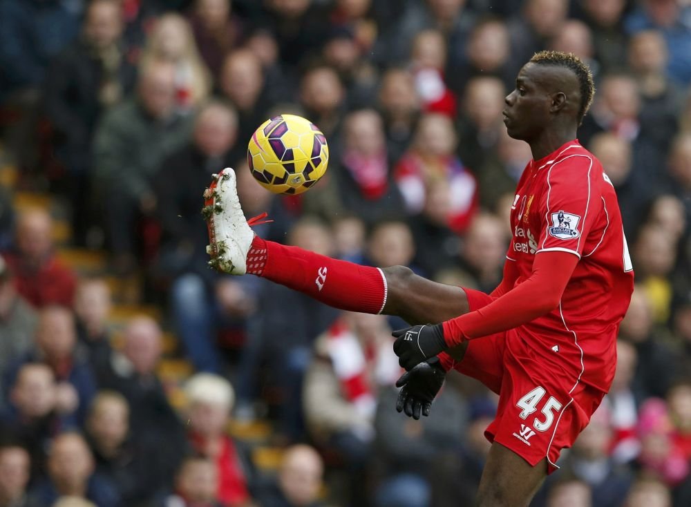 Ceva frumos, decent cat de cat :) Super Mario Balotelli a postat o poza devenita deja clasica pe Instagram! FOTO